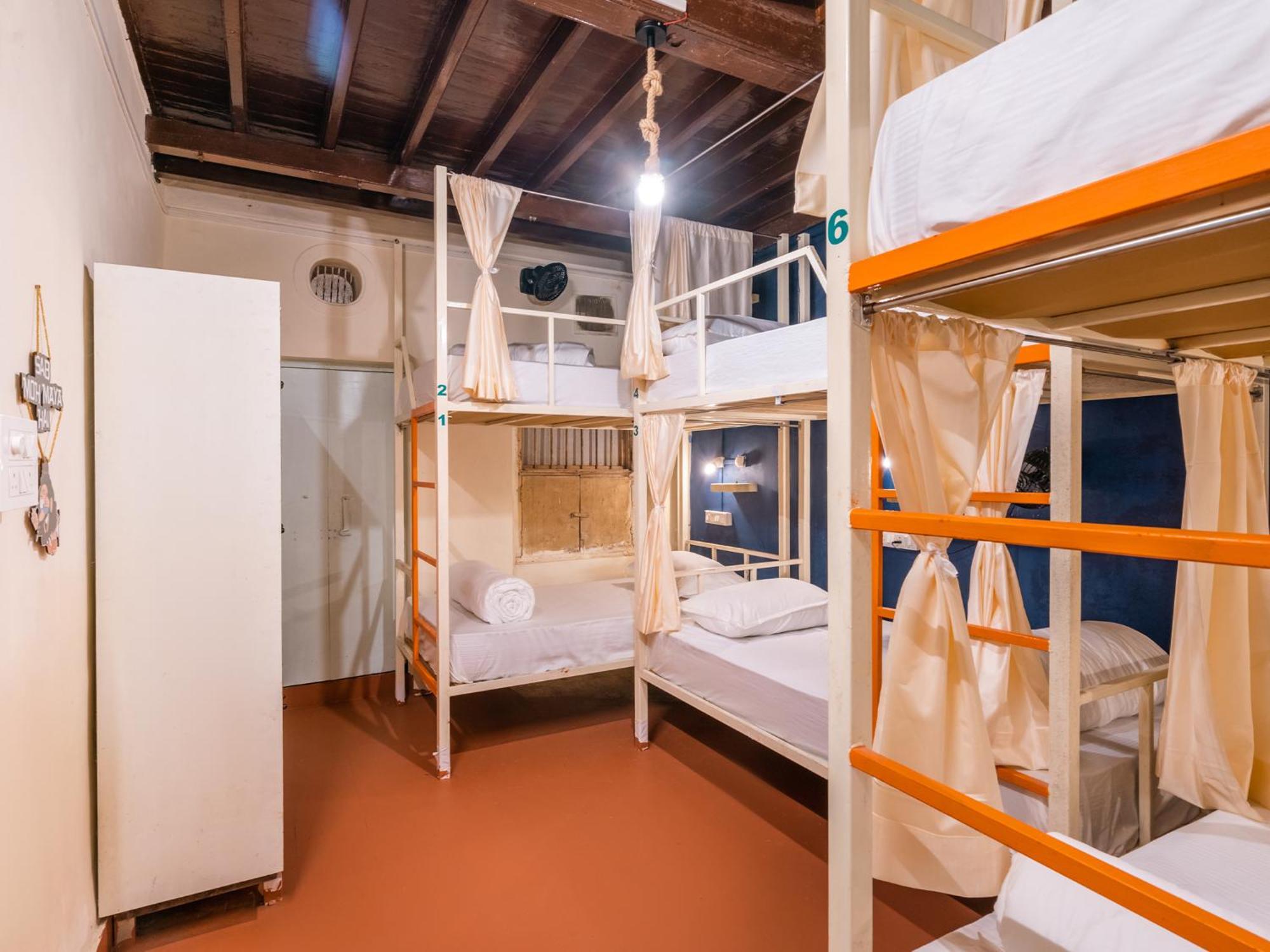Moustache Daman Hostel Phòng bức ảnh