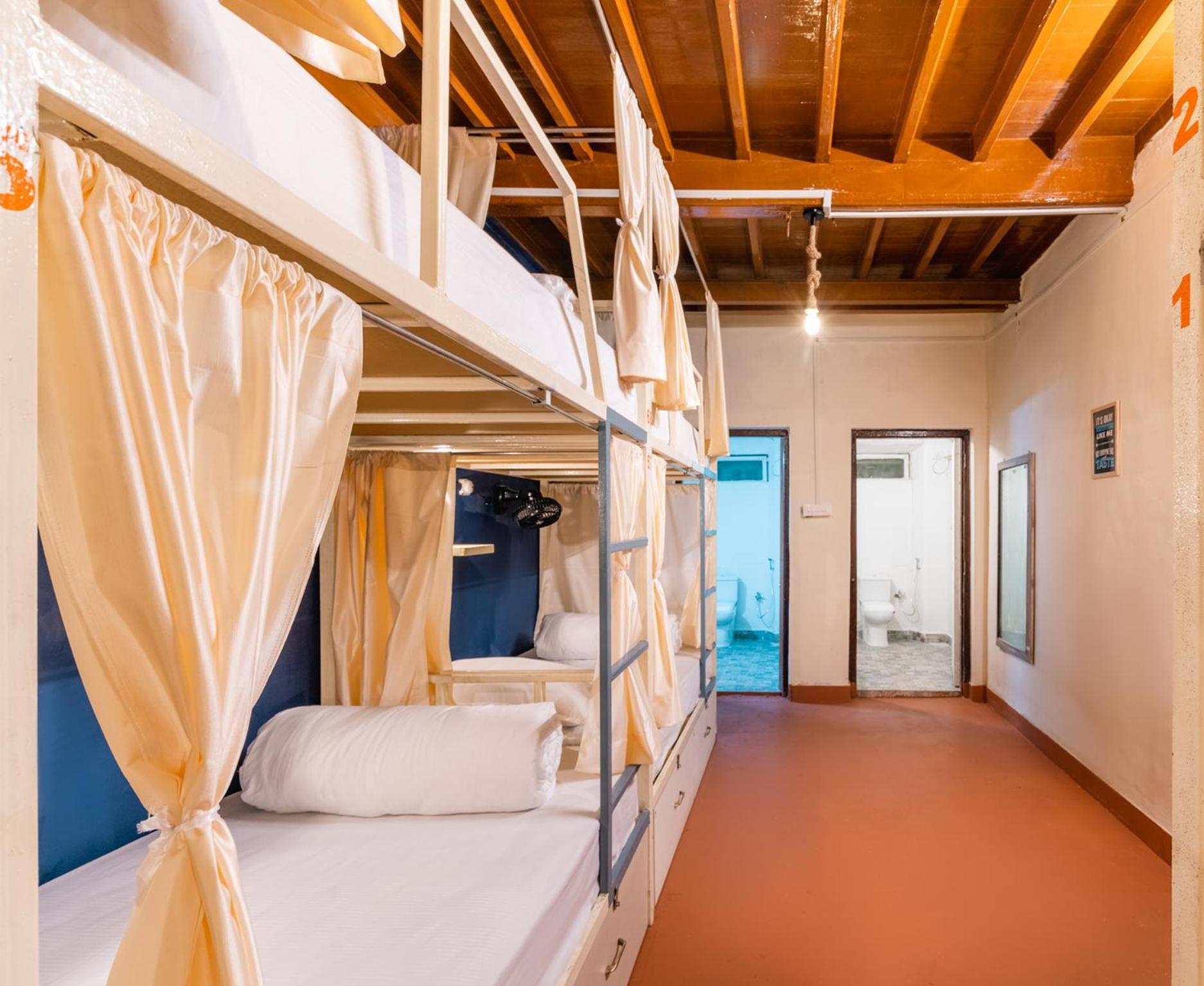 Moustache Daman Hostel Phòng bức ảnh