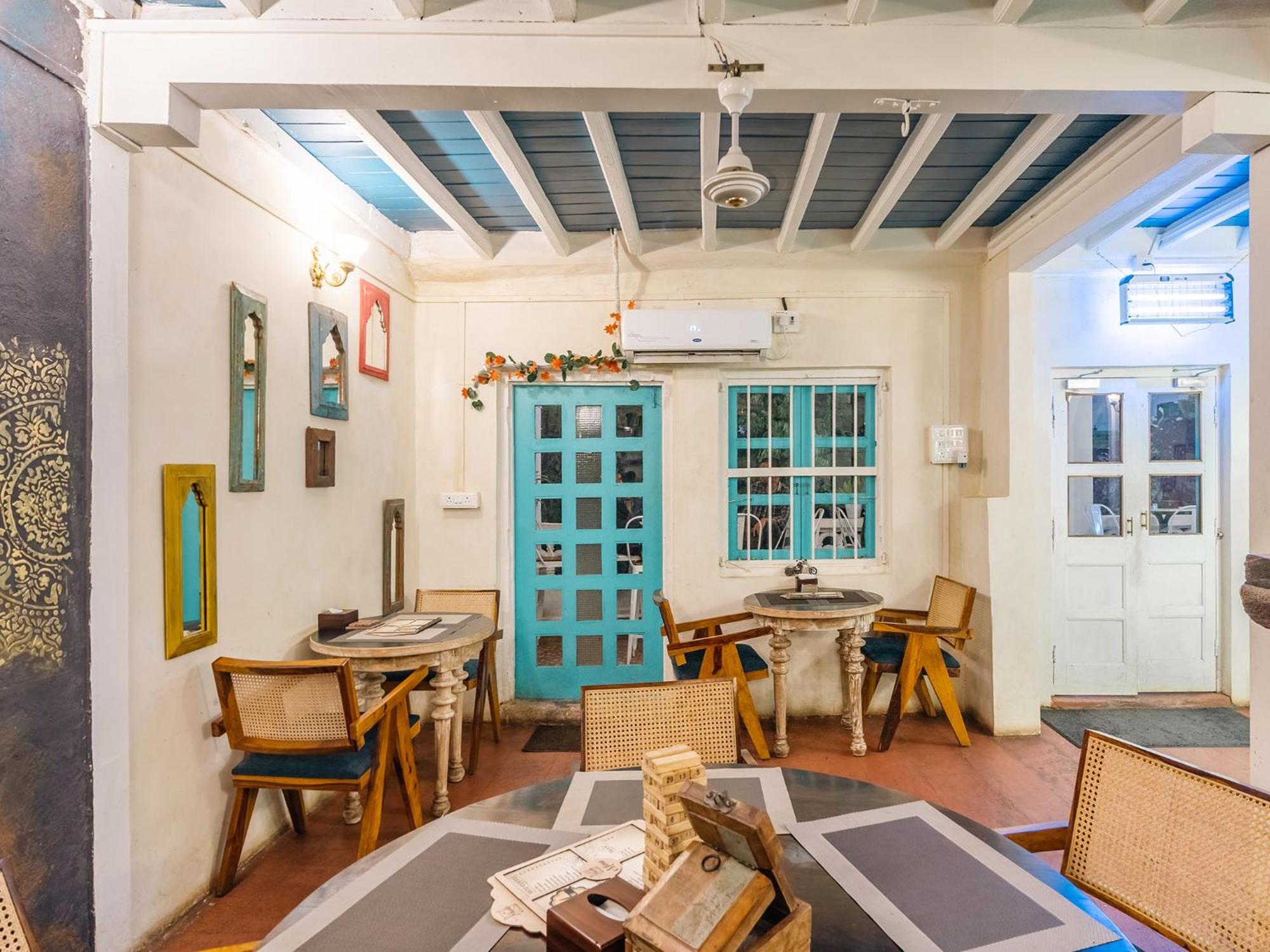 Moustache Daman Hostel Ngoại thất bức ảnh